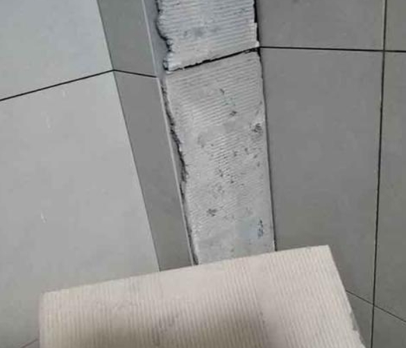 乐平瓷砖空鼓维修公司分享下厨房瓷砖脱落的补救措施。